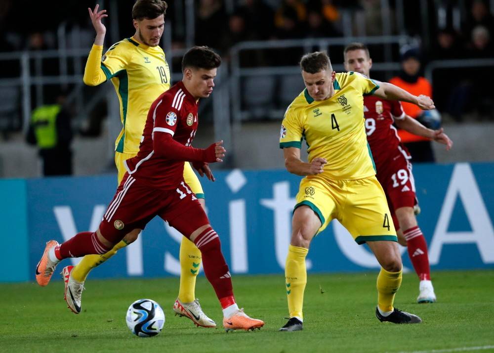 荷兰队手握胜利，成功晋级欧国联半决赛