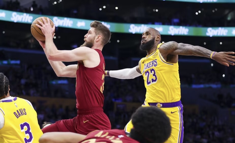 勇士连续进入西部决赛，面对湖人不容有失