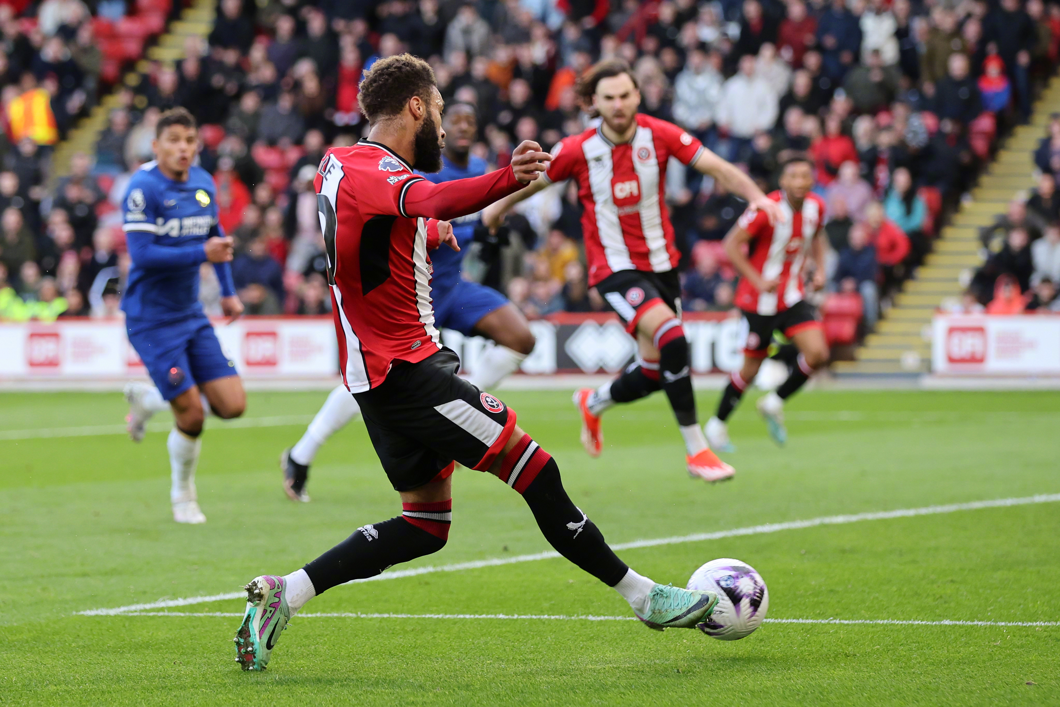 切尔西主场大胜，冲击英超联赛前四