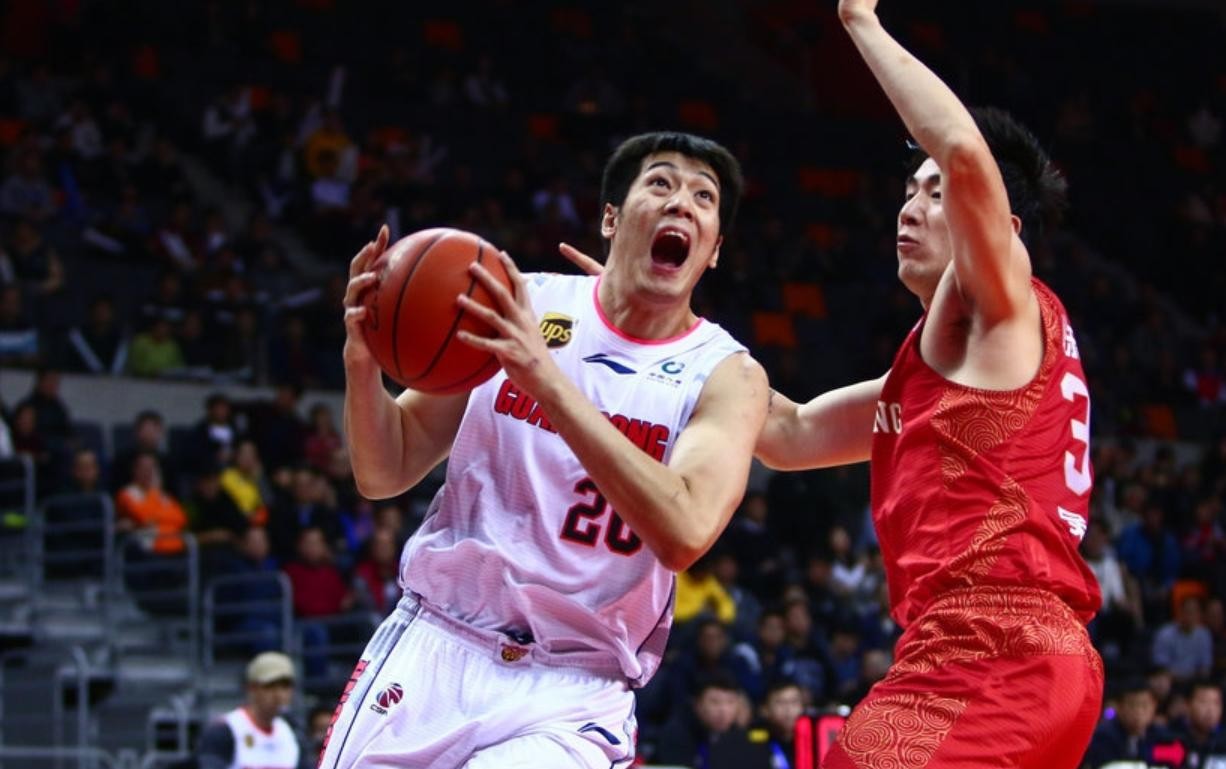 爱游戏官网-红蓝攻防交锋，国内豪门争霸激烈角逐的简单介绍