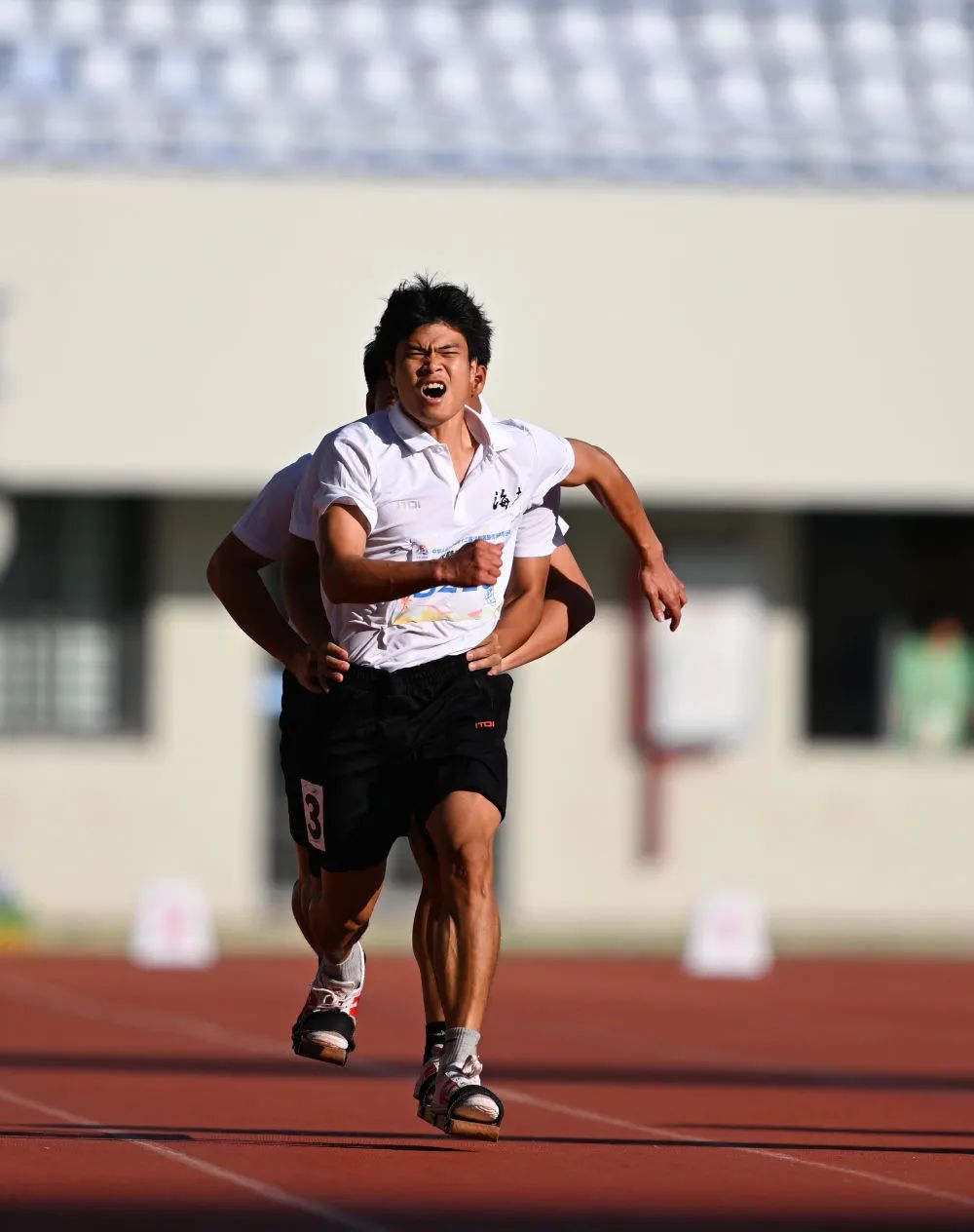 爱游戏体育官网-包含短跑选拔赛选手速度惊人，争夺桂冠的词条