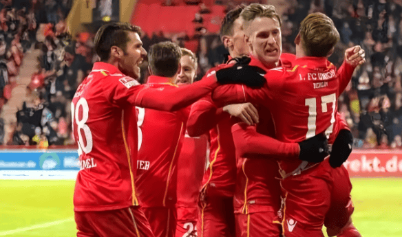 柏林联队员表现出色,帮助球队取得胜利 柏林联队员表现出色,帮助球队取得胜利