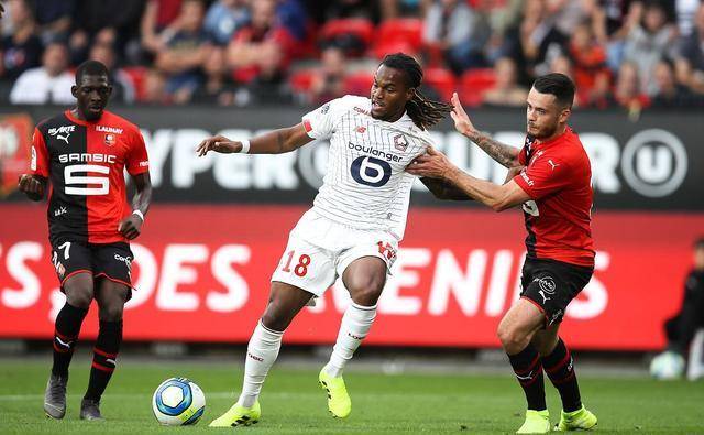 包含尼姆主场胜里尔，联赛前进一步的词条