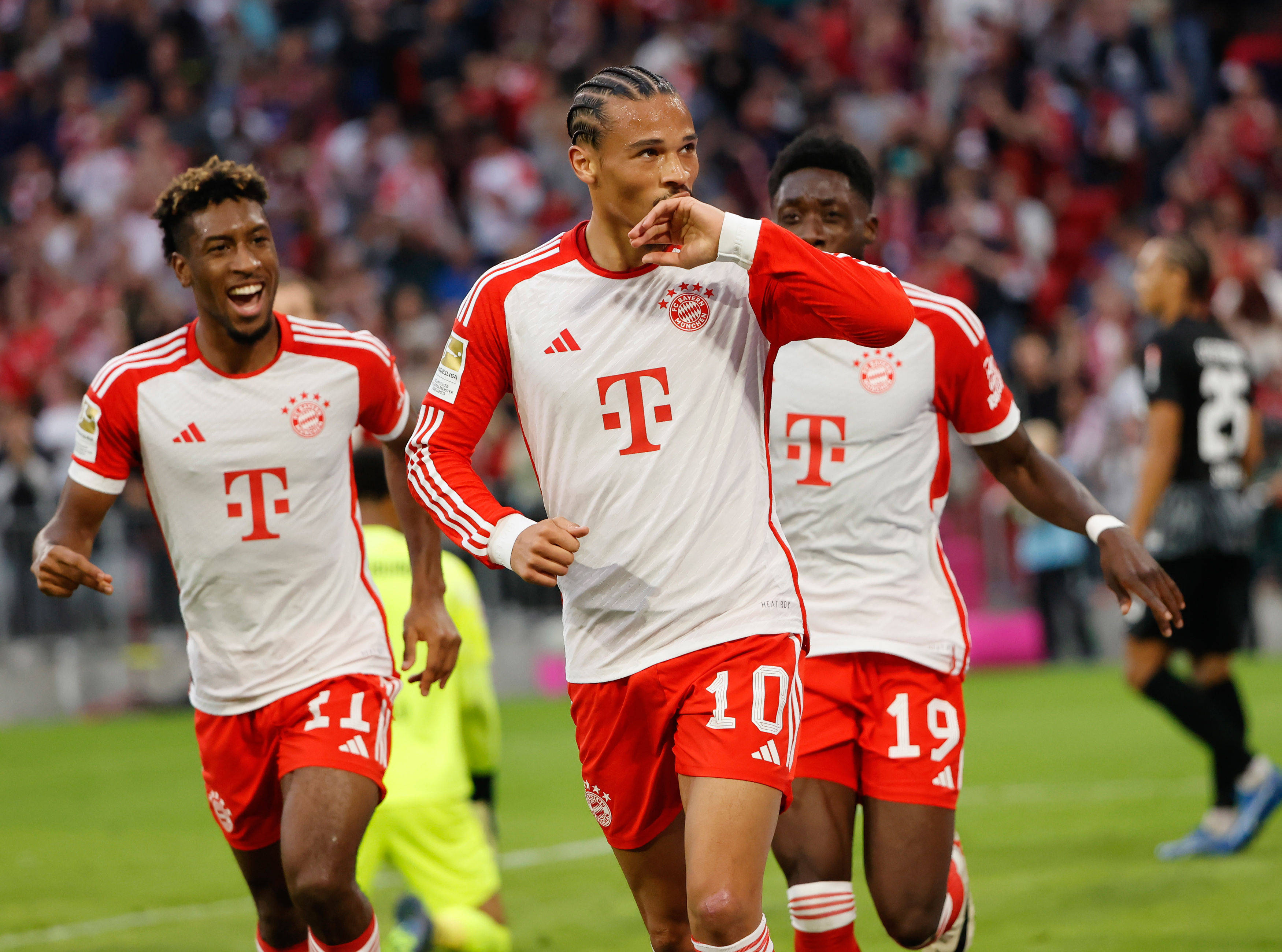 拜仁慕尼黑遭遇惨败,争冠形势一波三折的简单介绍 拜仁慕尼黑遭遇惨败,争冠形势一波三折的简单介绍