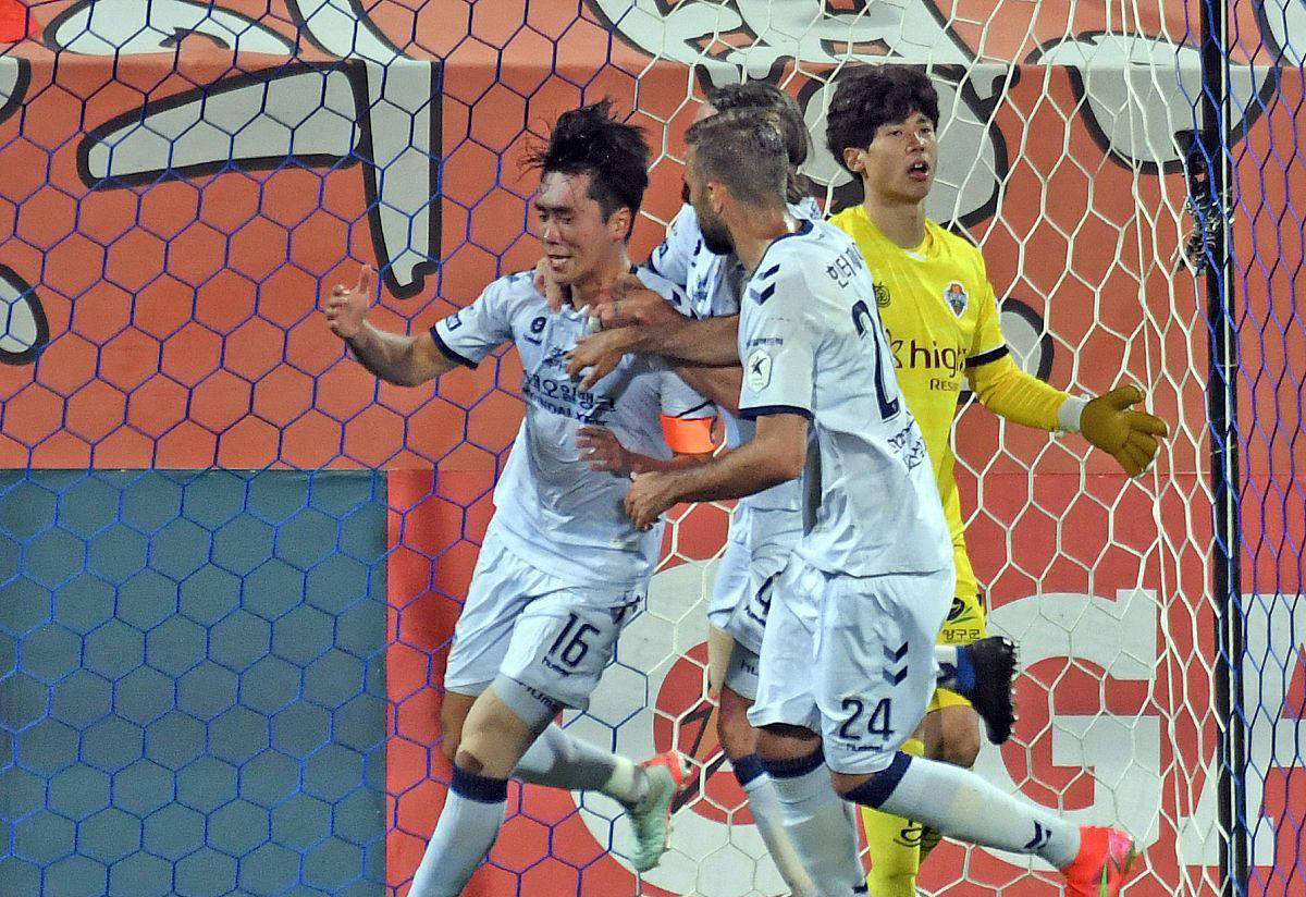 巴勒莫客场大胜,球队冲击升班马资格的简单介绍 巴勒莫客场大胜,球队冲击升班马资格的简单介绍