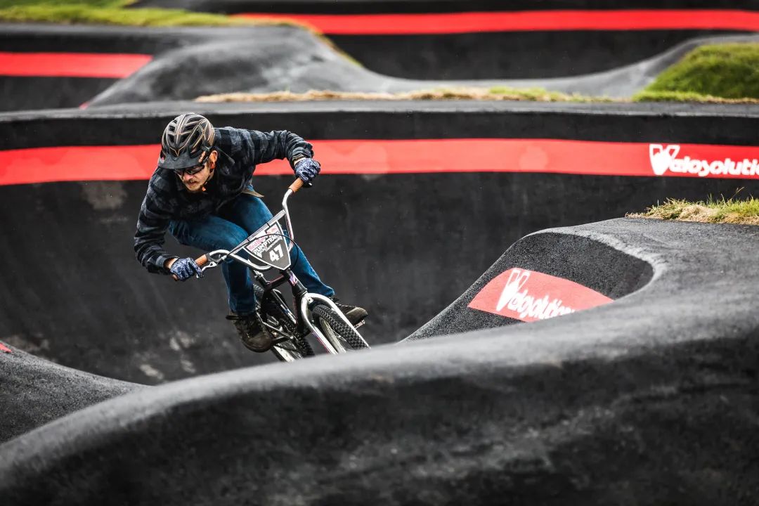 奥地利选手夺得自行车比赛冠军 奥地利选手夺得自行车比赛冠军