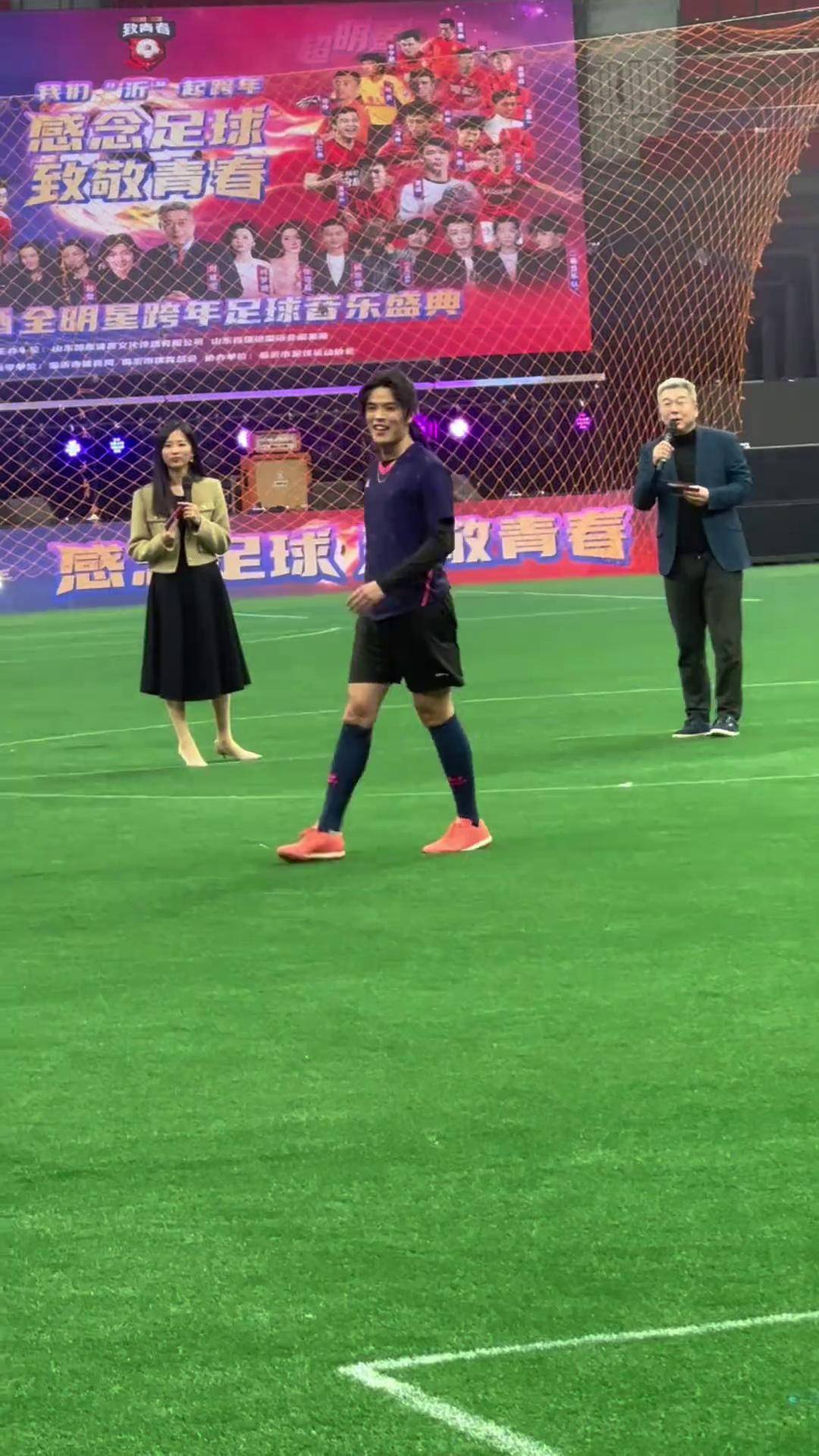 足球赛事风云再现,精彩对决引来关注 足球赛事风云再现,精彩对决引来关注