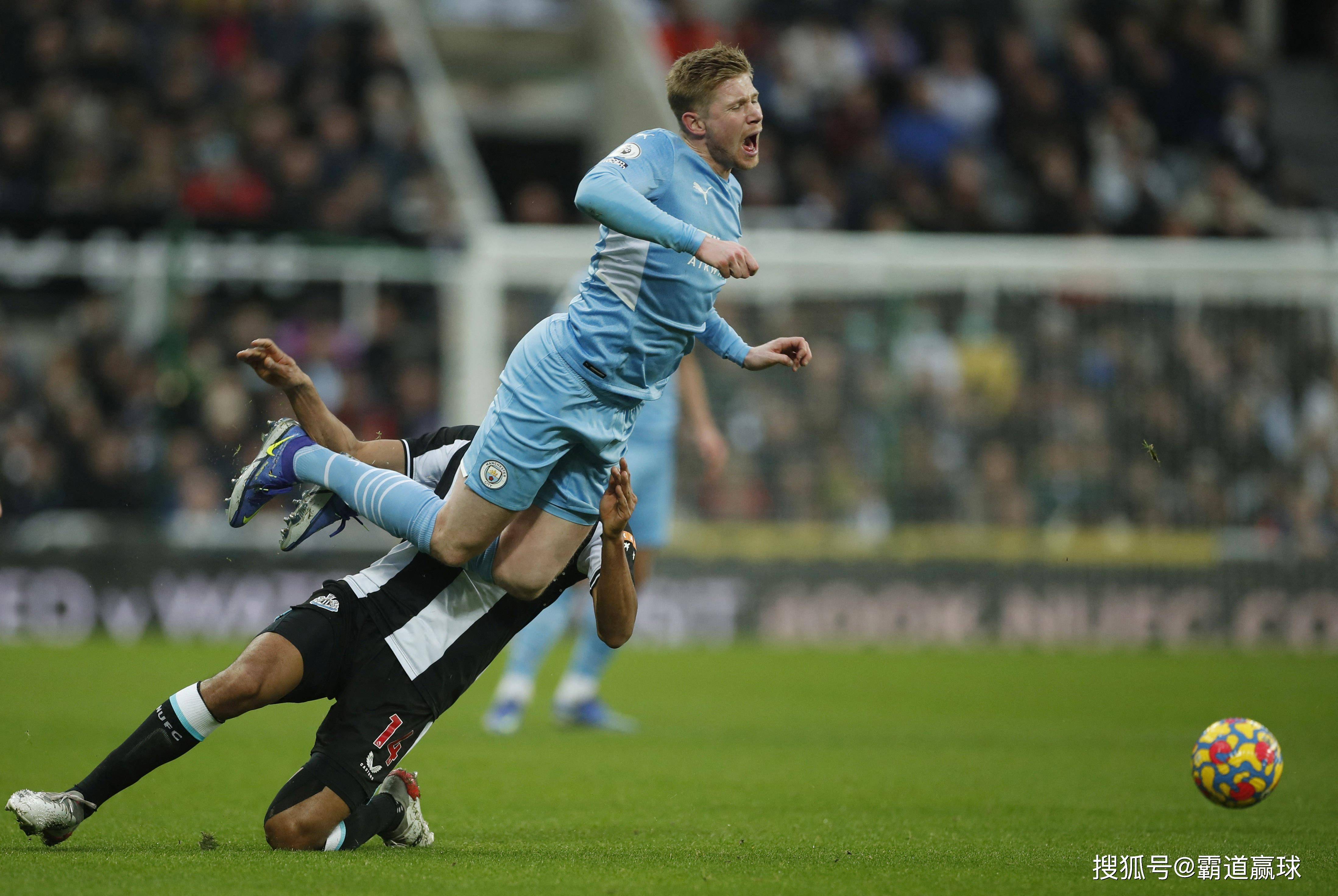 爱游戏在线-斯特林传射连场，助曼城轻松战胜对手