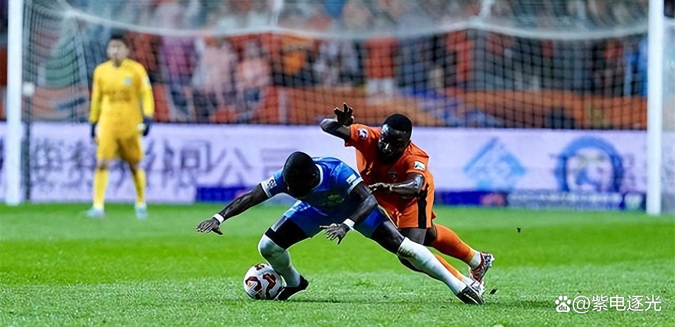 爱游戏官网-乌龙事件引爆赛场，球队努力调整备战下一场的简单介绍