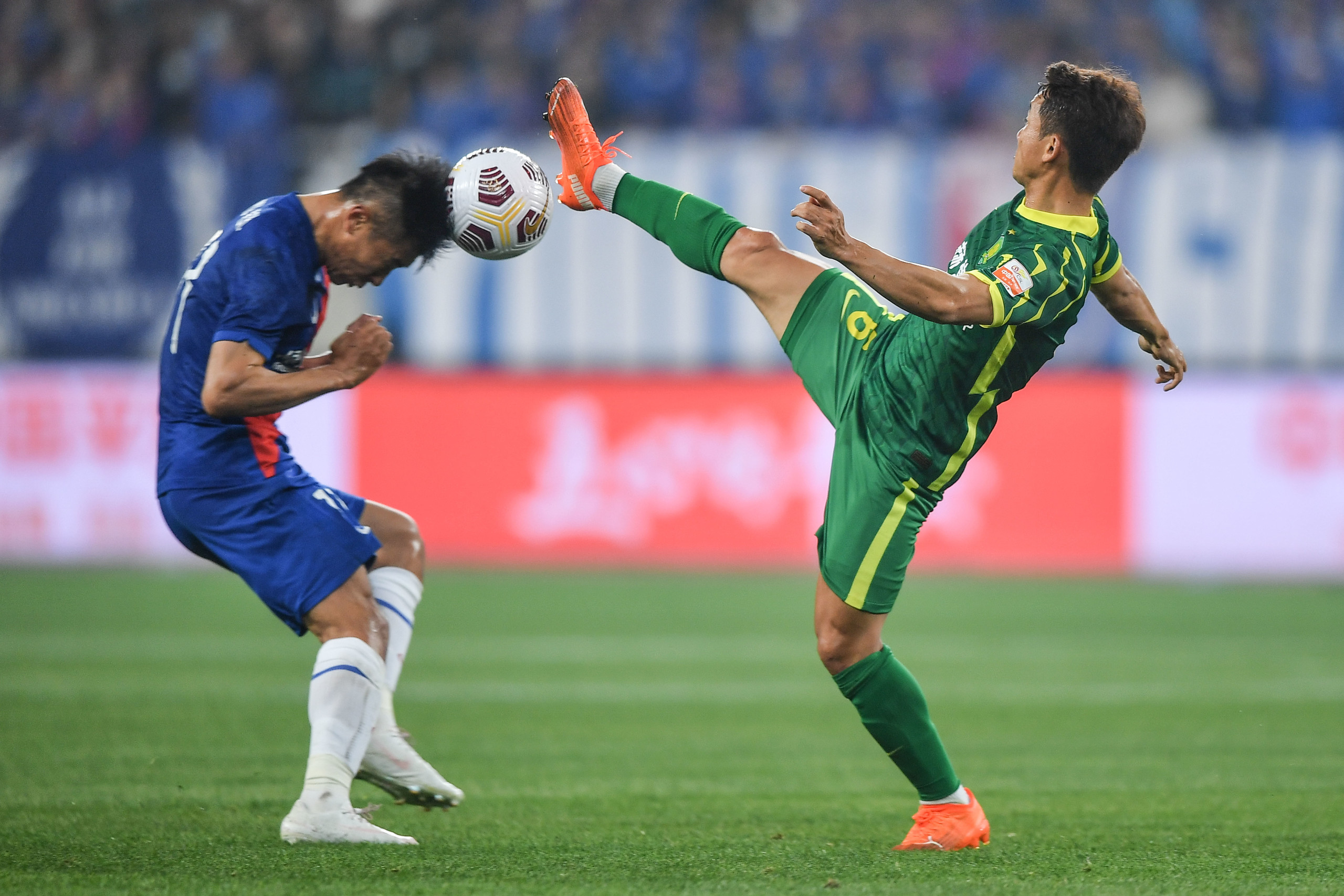 爱游戏官网-包含惊险比分胜出，队伍在激烈对抗中脱颖而出的词条