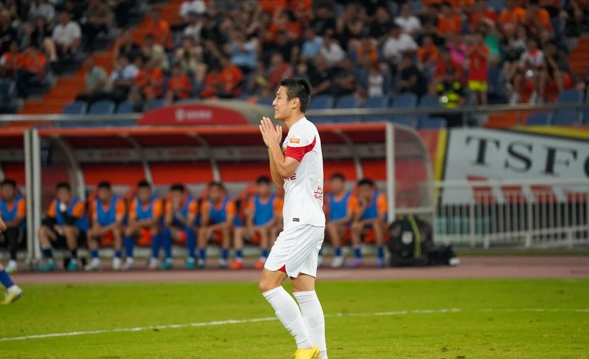 爱游戏在线-大连人备战广州恒大，士气高昂！