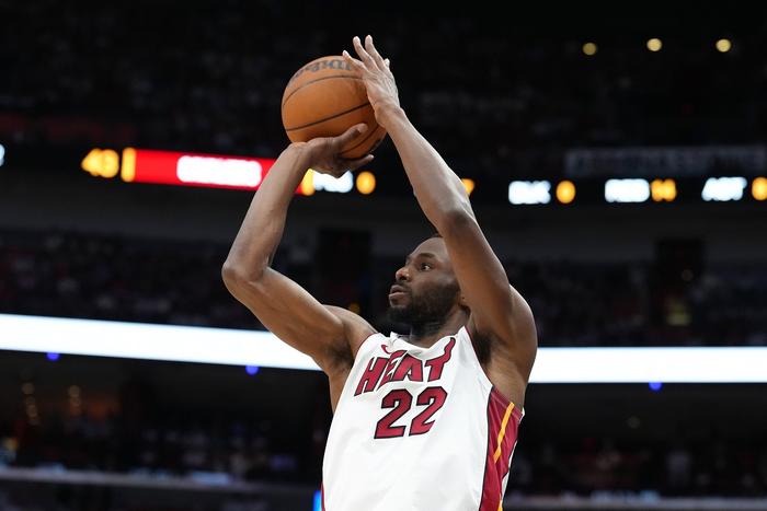 勇士战胜开拓者,威金斯表现抢眼 勇士战胜开拓者,威金斯表现抢眼