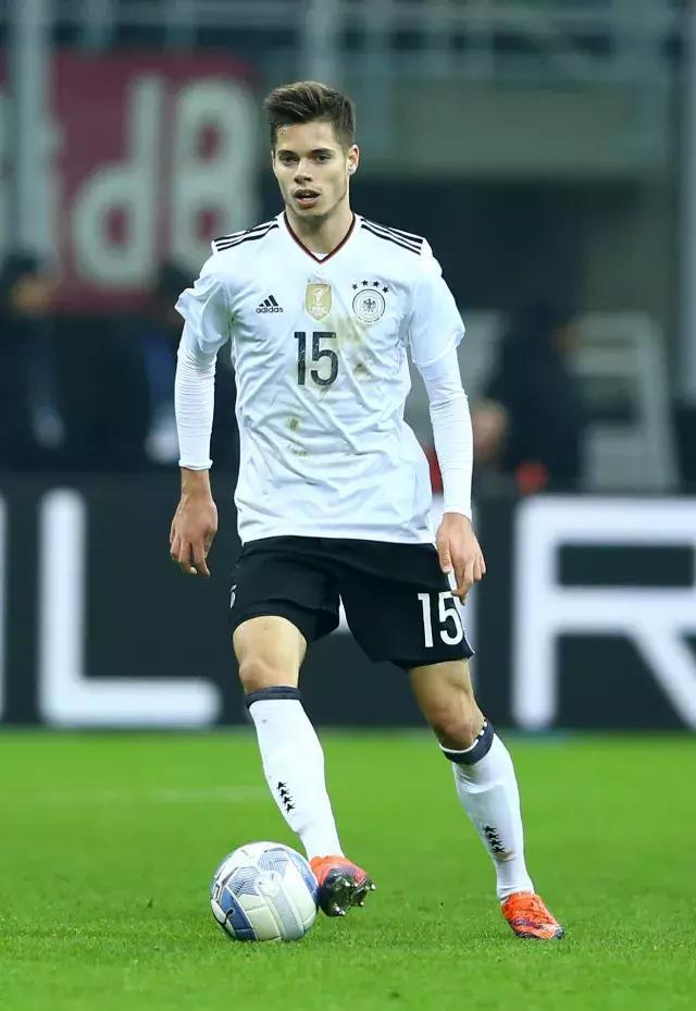 关于德国队遭遇重大挑战,在预选赛中险胜对手的信息 关于德国队遭遇重大挑战,在预选赛中险胜对手的信息