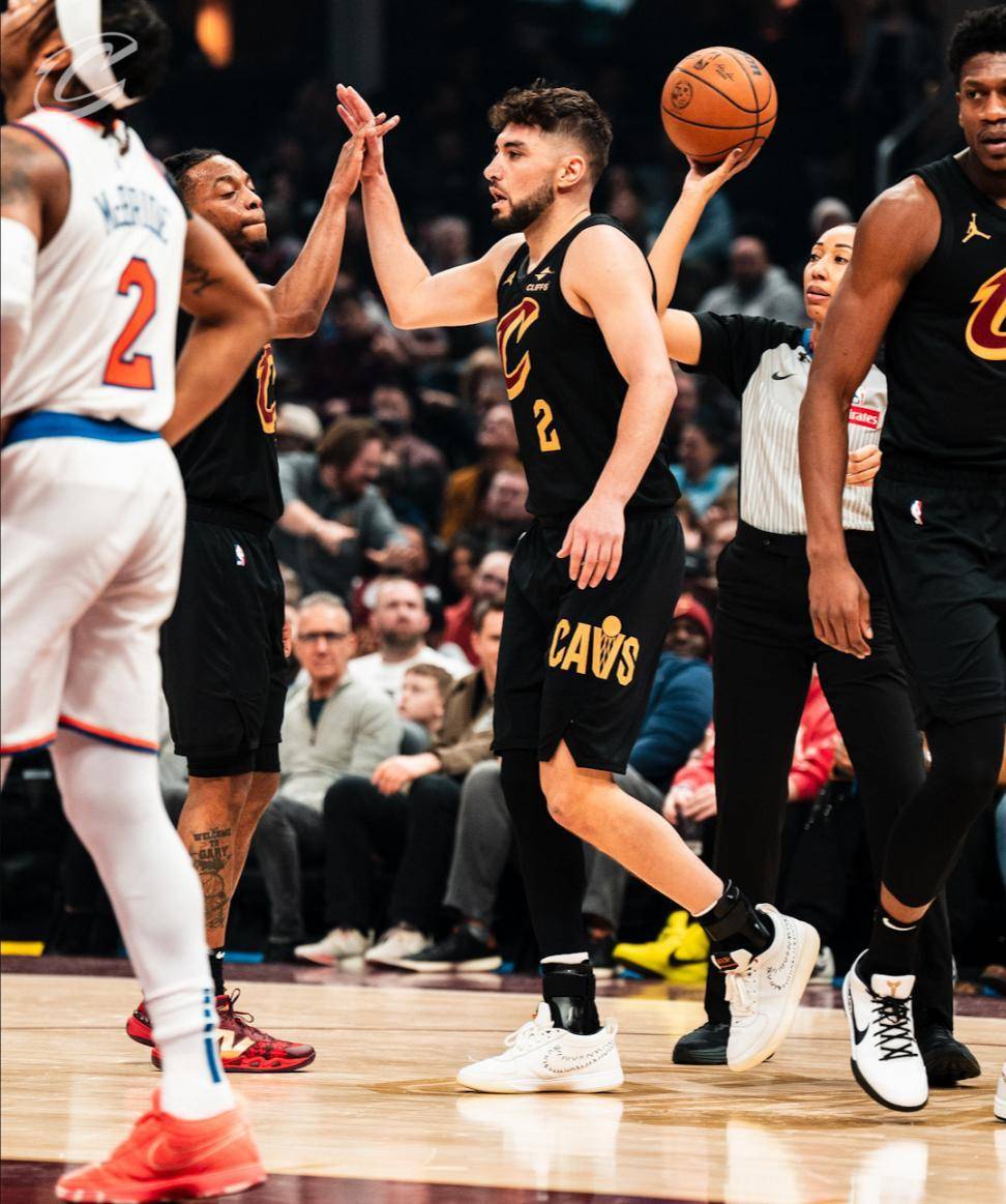 米切尔砍下分，爵士力克灰熊豪取三连胜