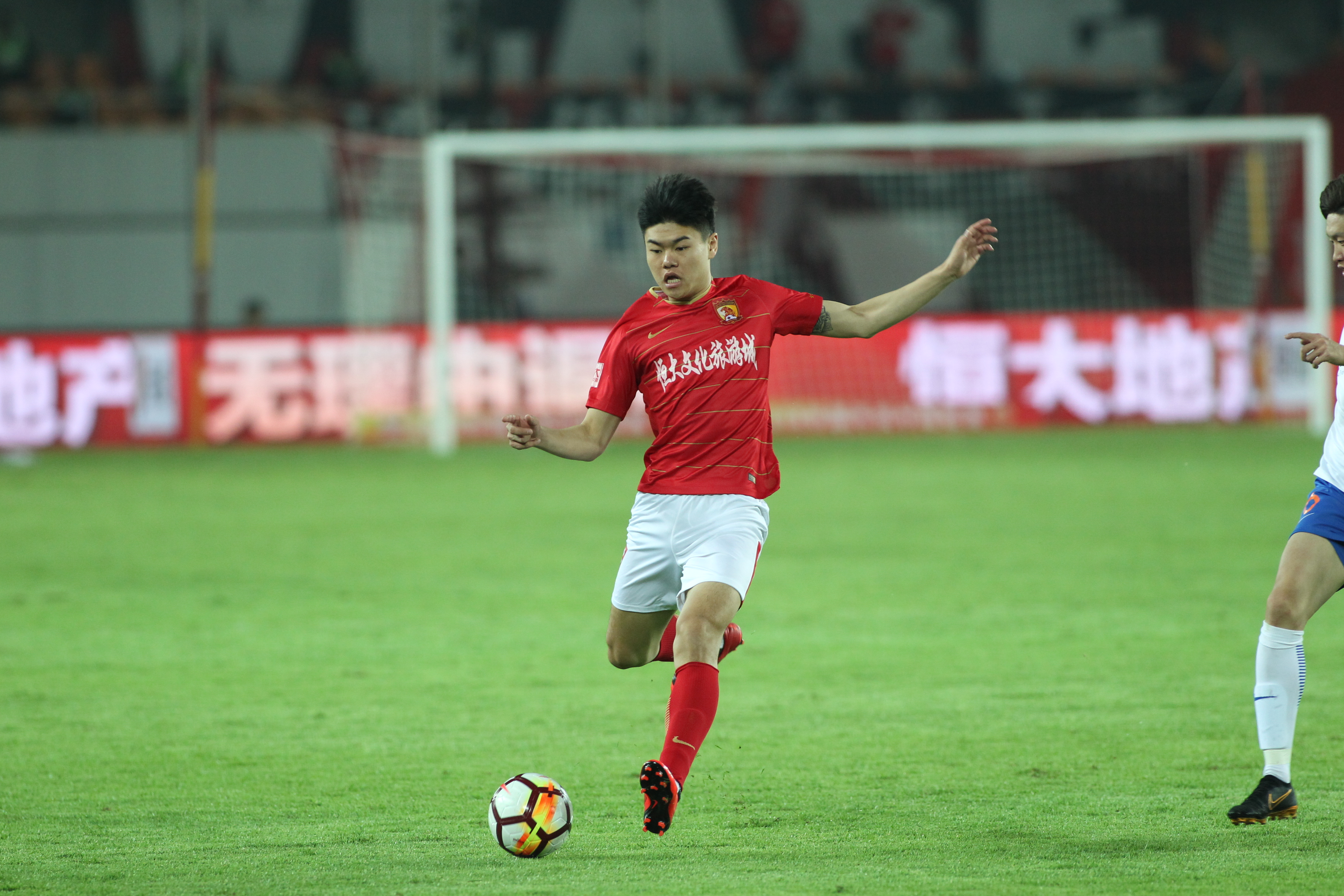 爱游戏在线-恒大主场强势，战胜对手，继续保持不败