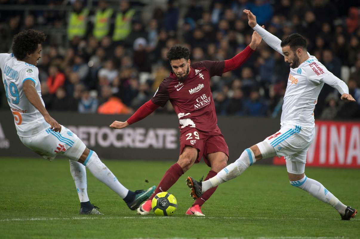 包含里尔客场击败梅斯继续保持不败纪录的词条 包含里尔客场击败梅斯继续保持不败纪录的词条