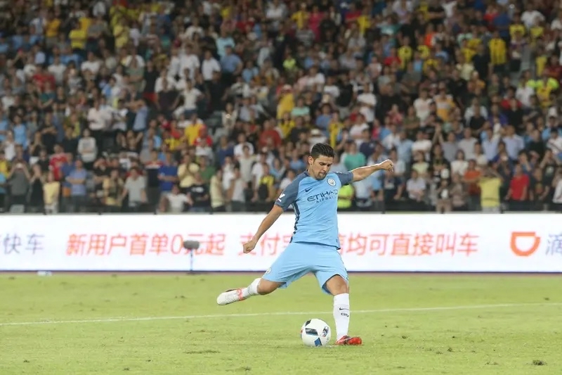 包含皇家马德里凭借强大实力击败对手，赢得三分！的词条