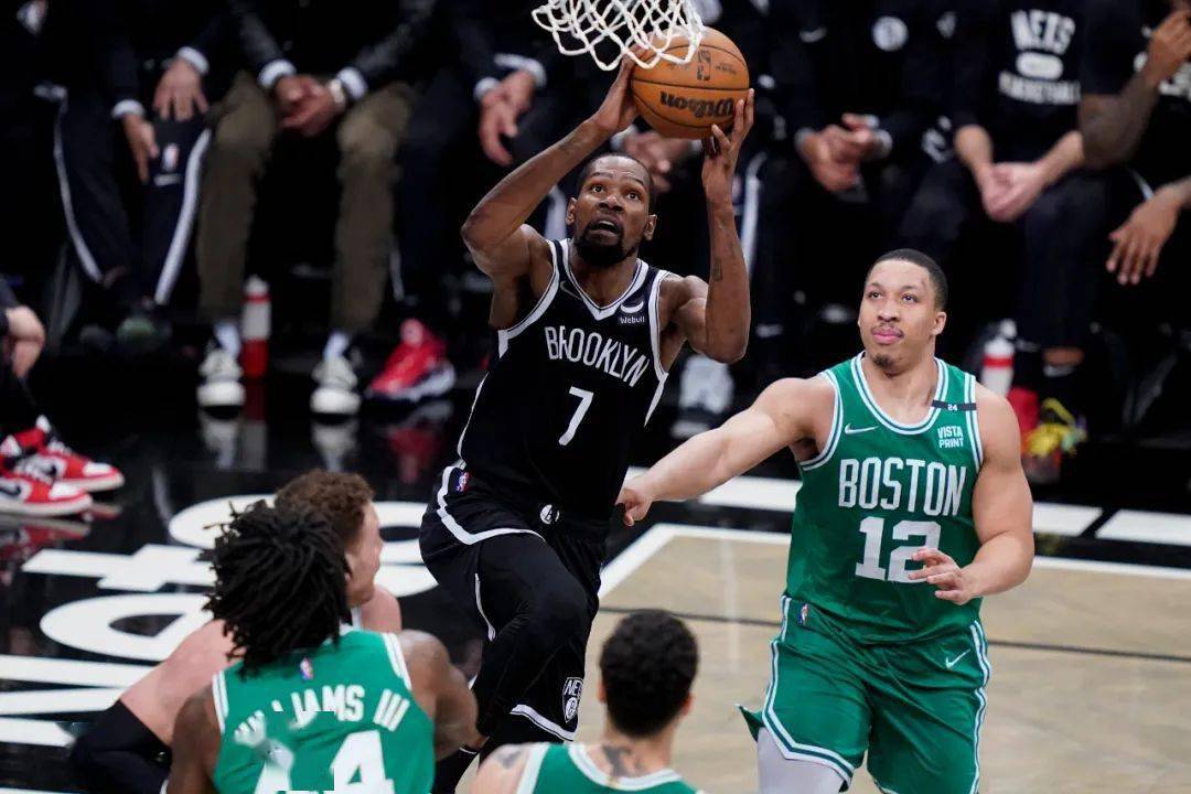 黑森林雄鹿踢进胜利，实力碾压对手