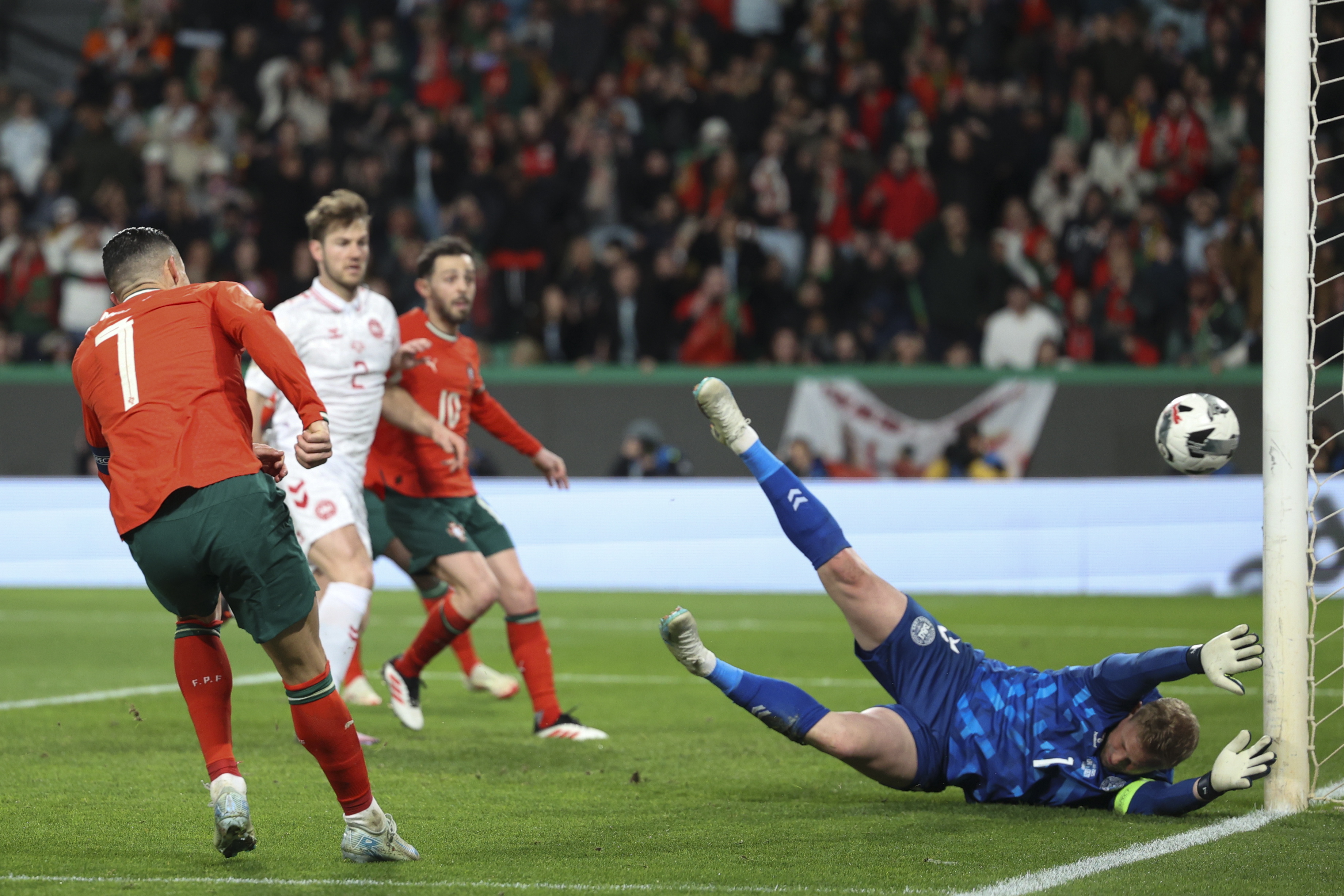 爱游戏官网-瑞典队在欧国联比赛中遭遇困境