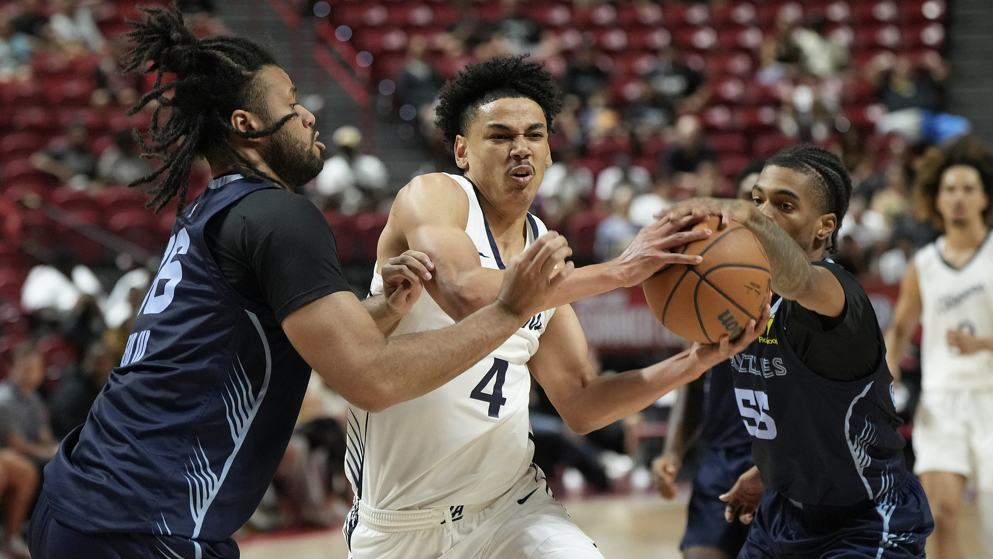 快船击败灰熊,延续连胜 快船击败灰熊,延续连胜