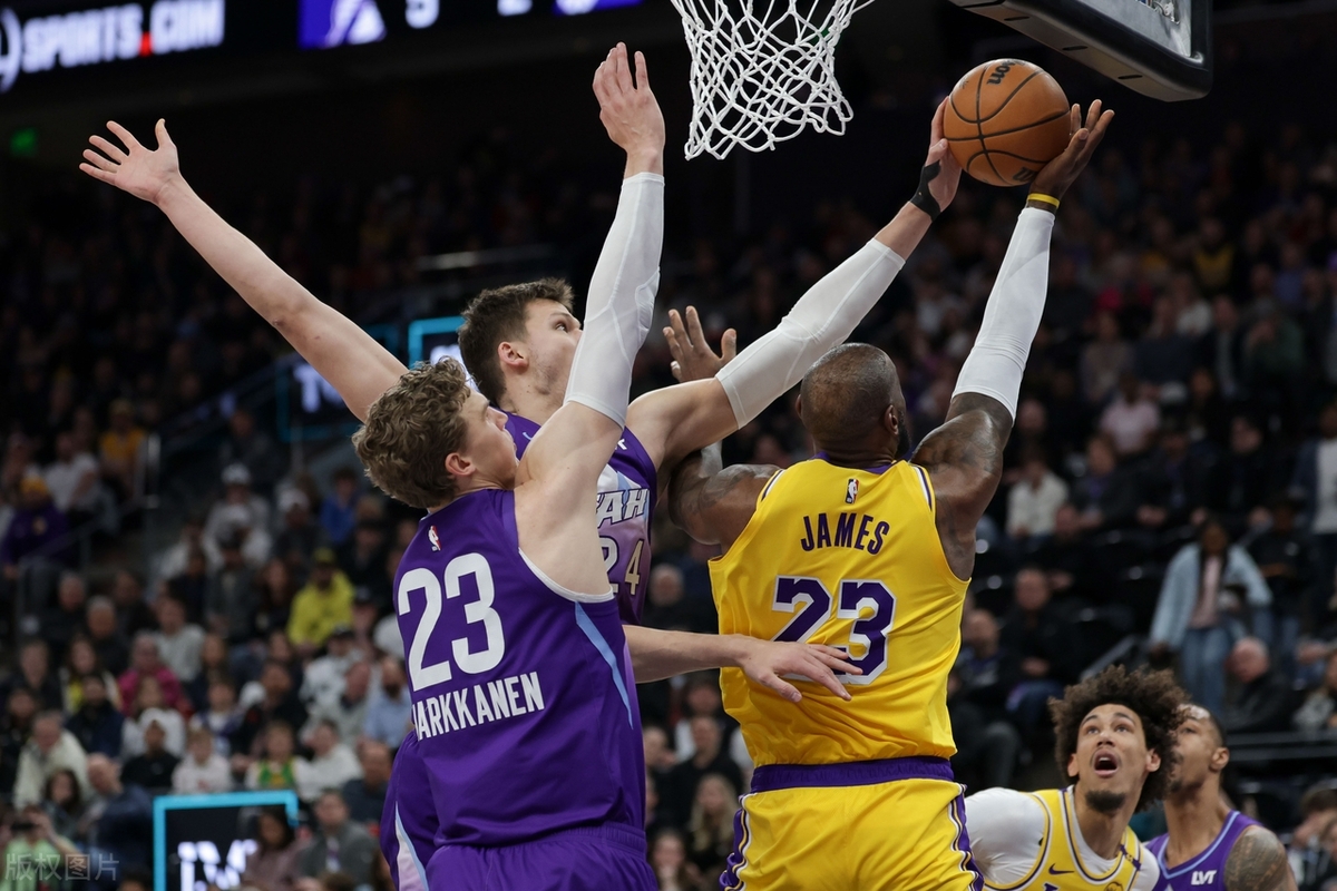 爱游戏官方登录入口-爵士队全队士气高涨，备战下一场比赛不畏困难的简单介绍